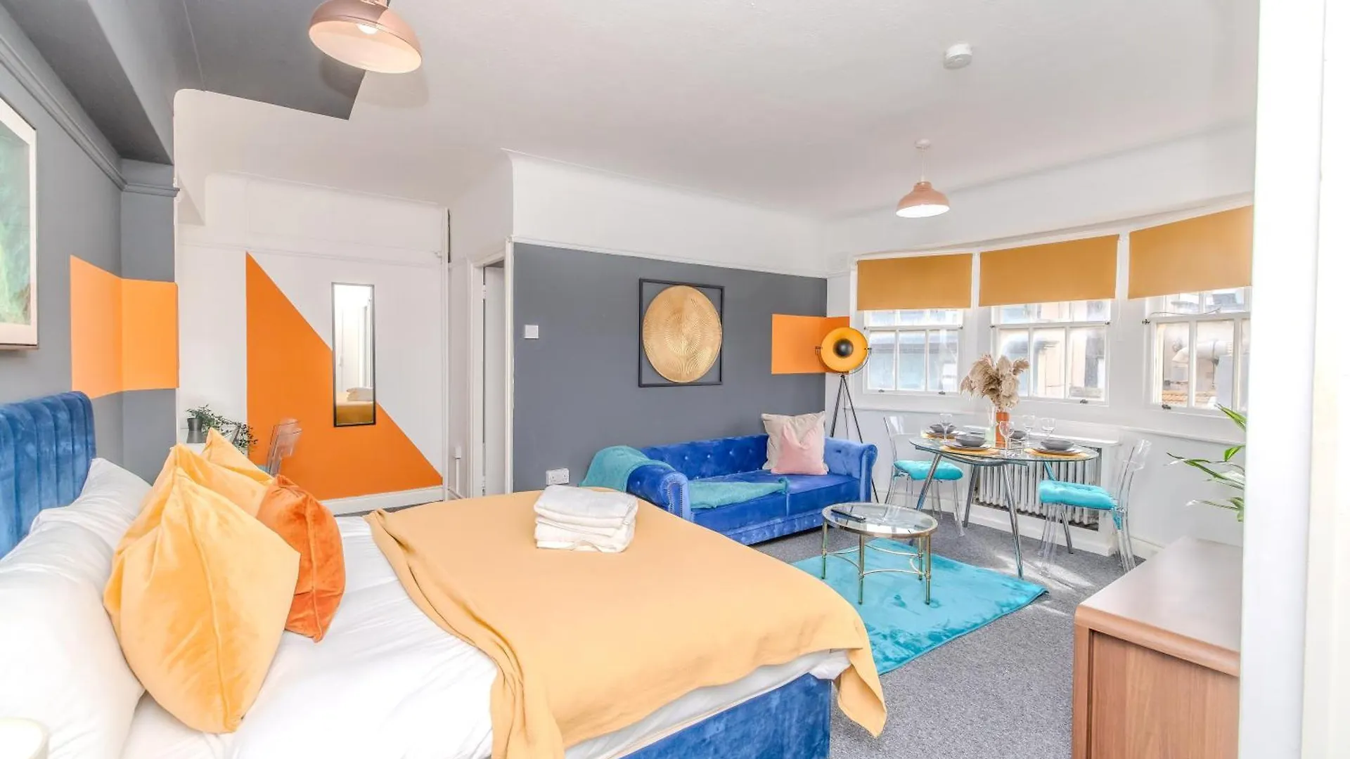 Sea View I Central Brighton Location I Sleep 3 I Next To Brighton Beach 0*,  United Kingdom