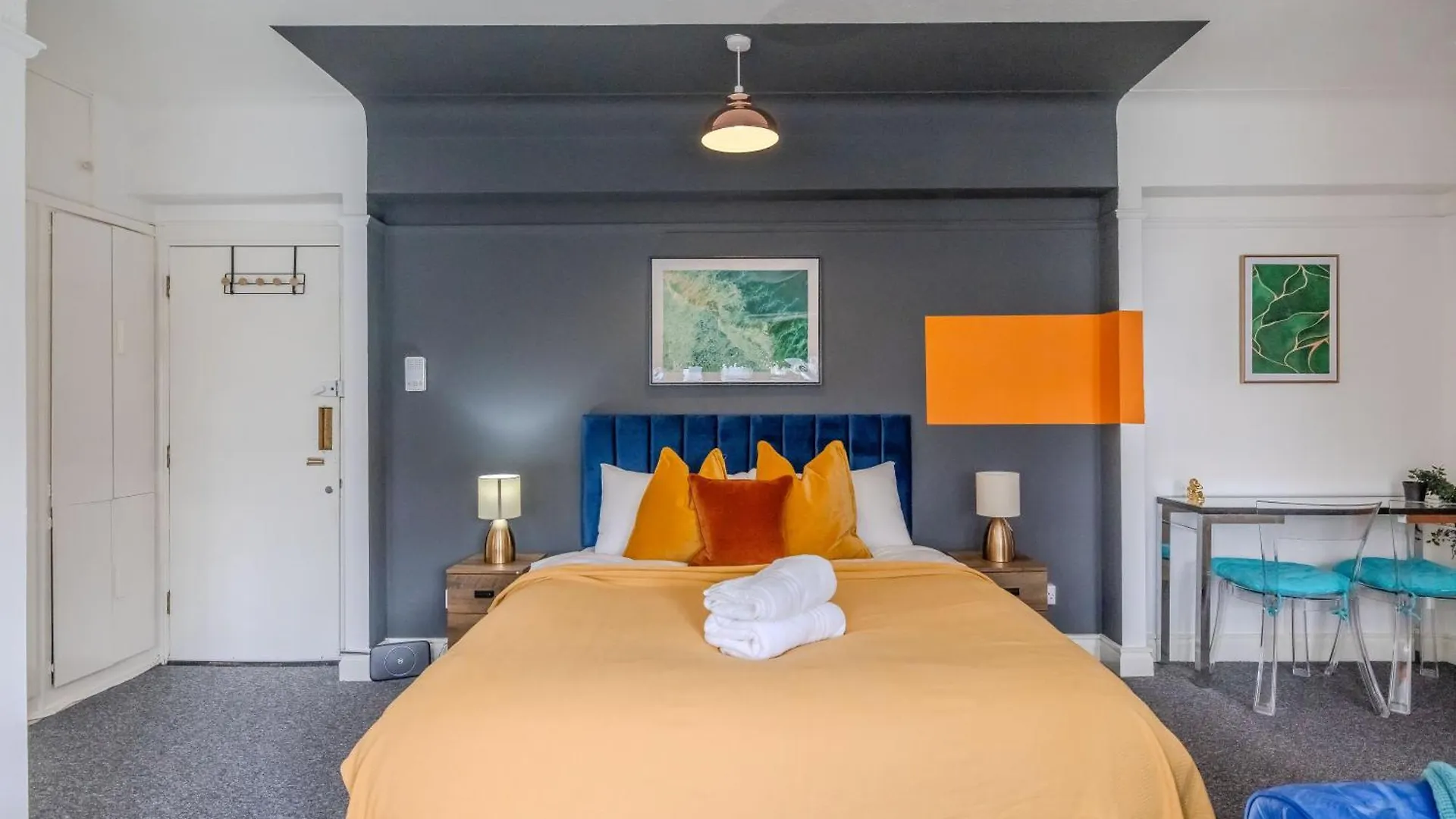 Sea View I Central Brighton Location I Sleep 3 I Next To Brighton Beach United Kingdom